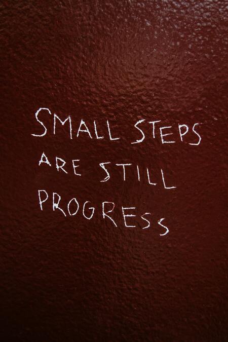 Improve your personal development skills in small steps and at your own pace (fig.)